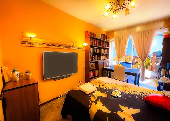 Laura Luxury In Couette-café *