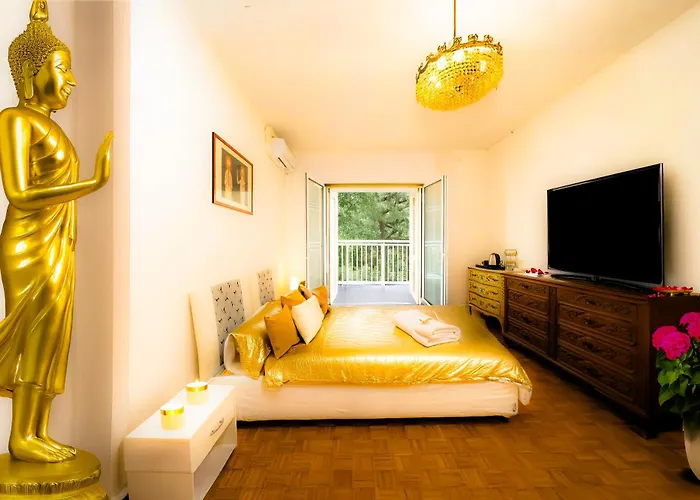 Laura Luxury In * Rome