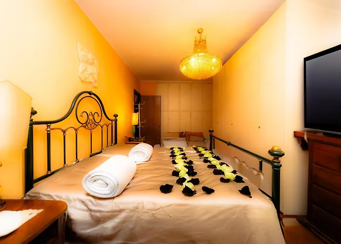 Laura Luxury In * Rome